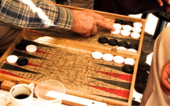 How To Play Backgammon - Rules, Tips and Strategies to Win | GameHungry